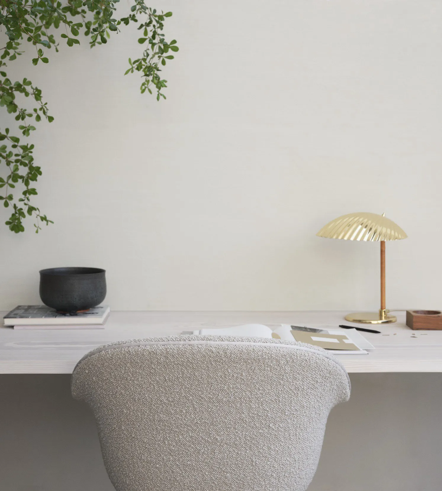 Bat meeting 4-star base upholstered – Gubi.dk at Mesmetric