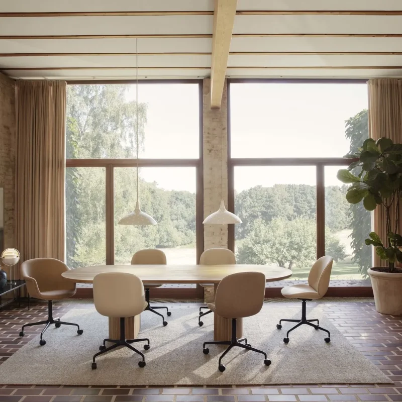 Bat meeting 4-star base w. castors upholstered – Gubi.dk at Mesmetric