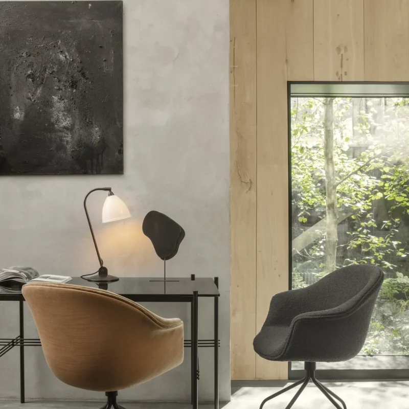 Bat meeting swivel base upholstered - Gubi.dk w Mesmetric
