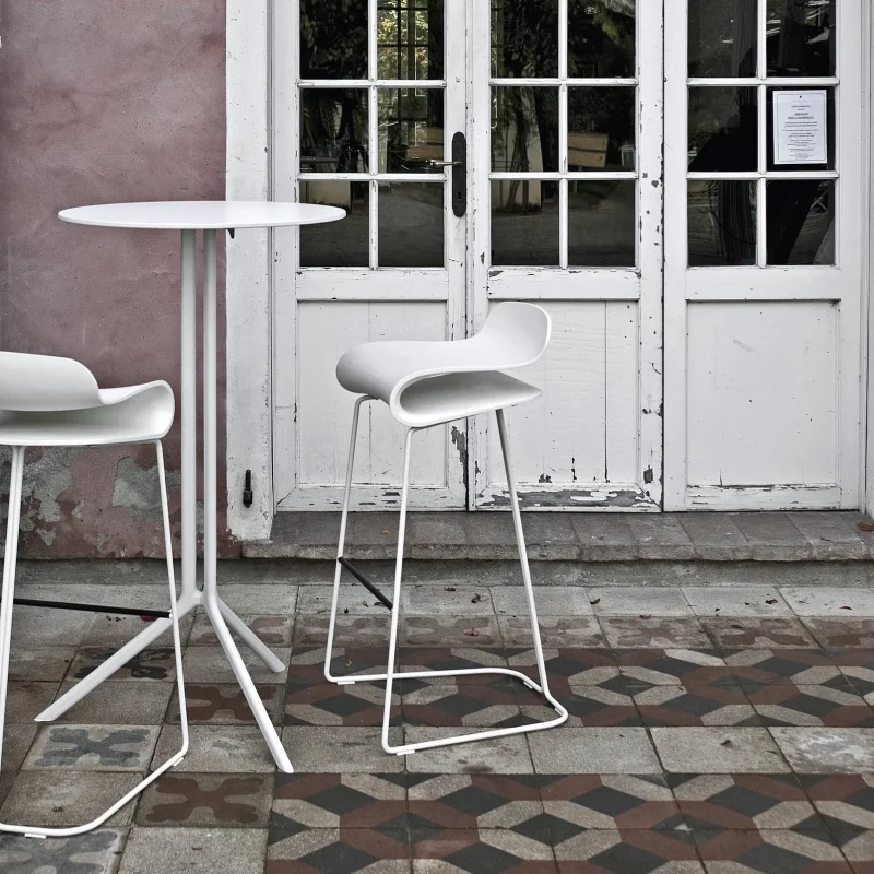 BCN Slide Outdoor – Kristalia at Mesmetric