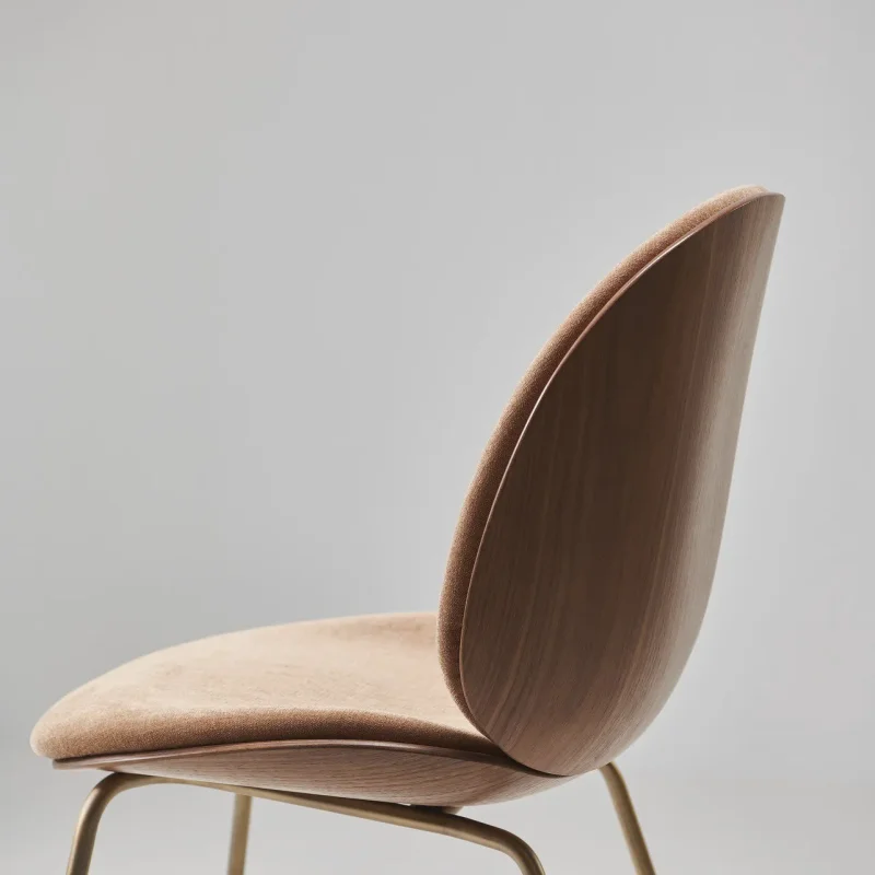 Beetle dining 3d veneer conic base - Gubi.dk w Mesmetric