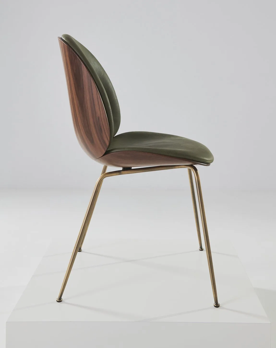 Beetle dining 3d veneer conic base - Gubi.dk w Mesmetric