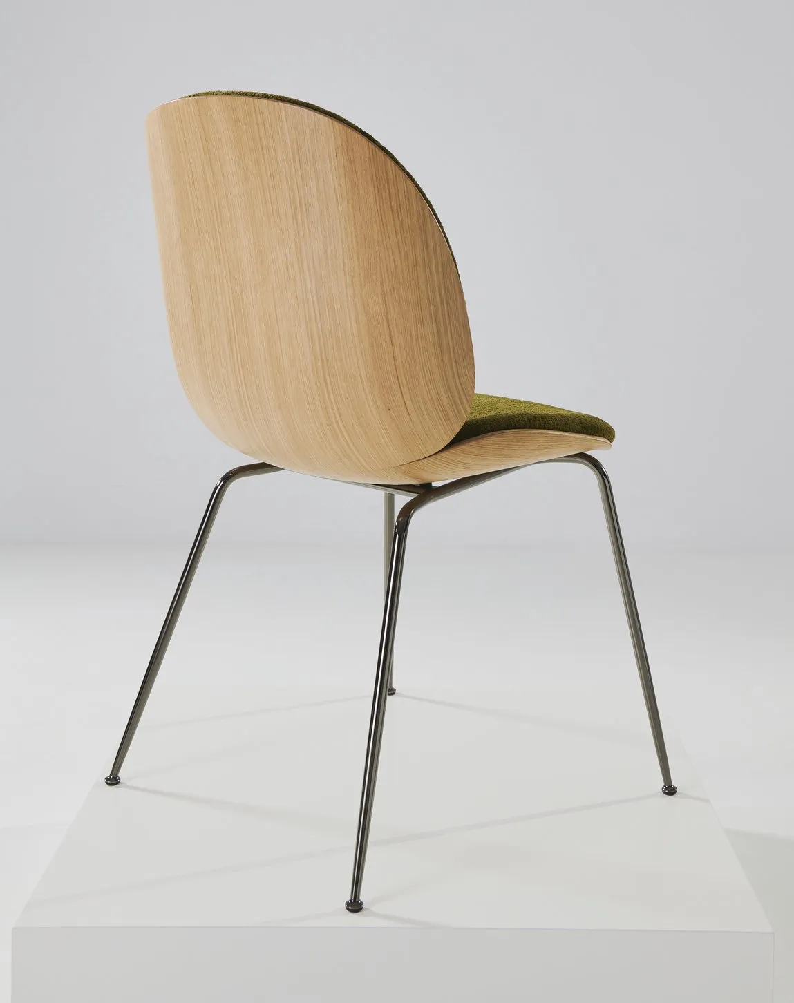 Beetle dining 3d veneer conic base - Gubi.dk w Mesmetric