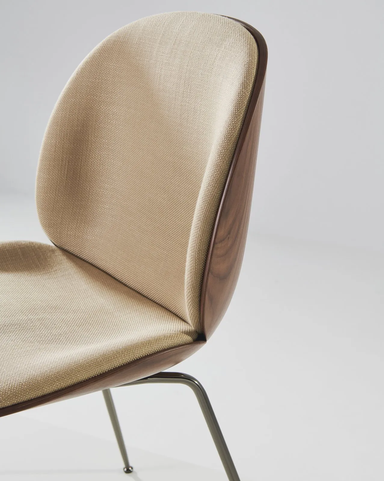 Beetle dining 3d veneer conic base - Gubi.dk w Mesmetric