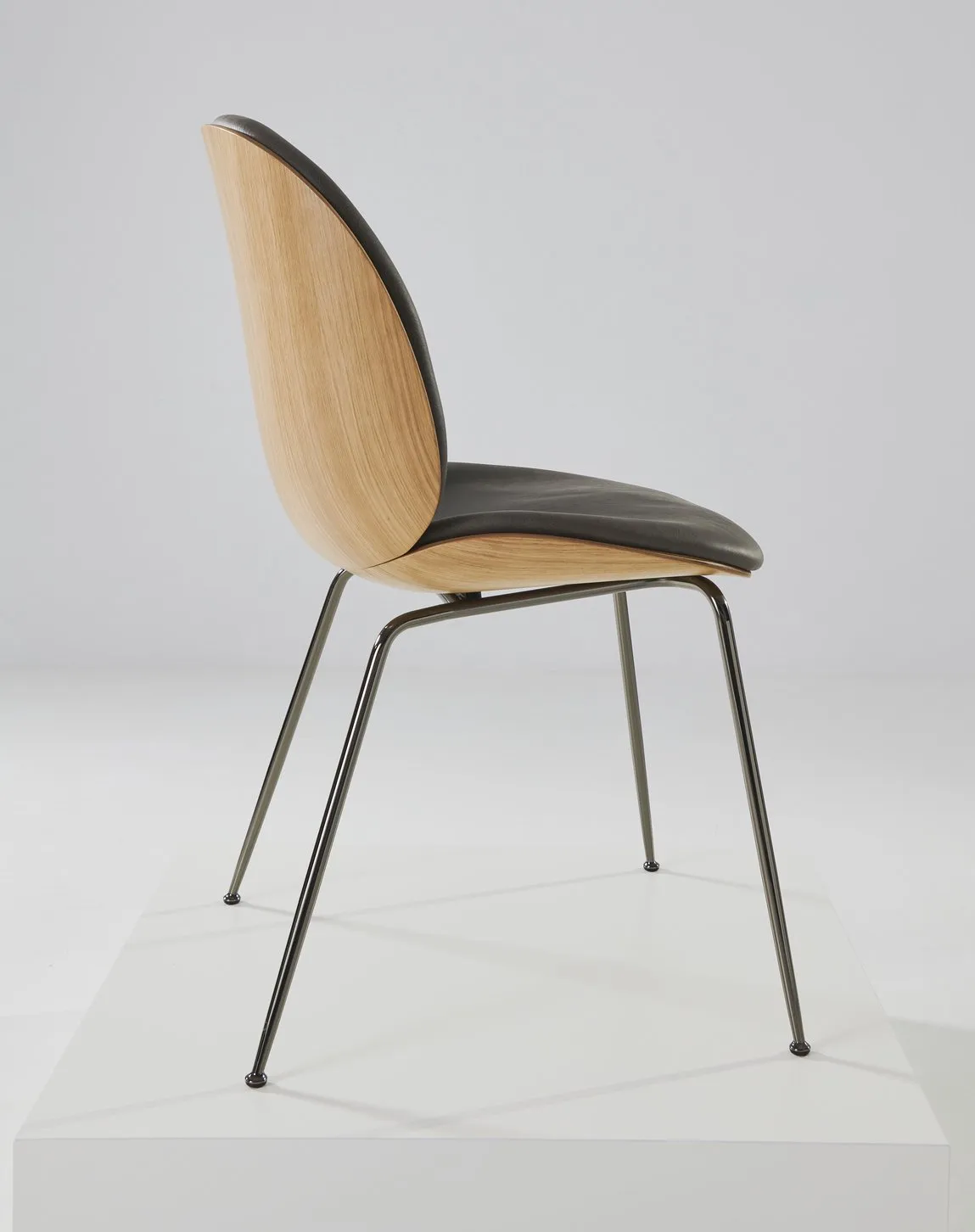Beetle dining 3d veneer conic base - Gubi.dk w Mesmetric