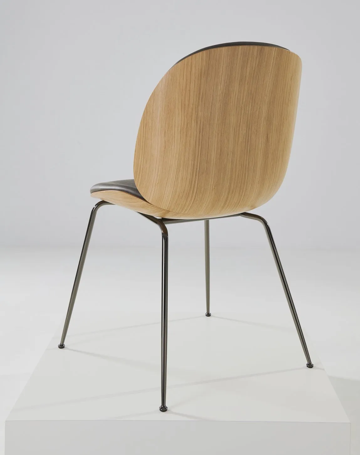 Beetle dining 3d veneer conic base - Gubi.dk w Mesmetric