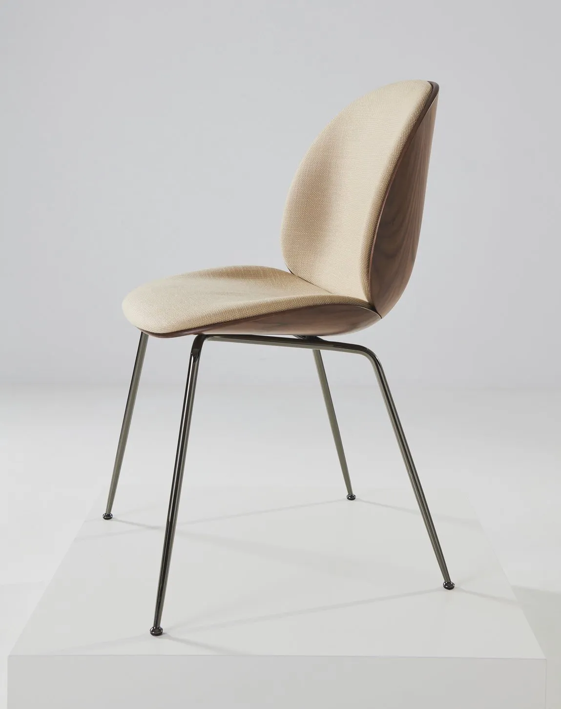 Beetle dining 3d veneer conic base - Gubi.dk w Mesmetric