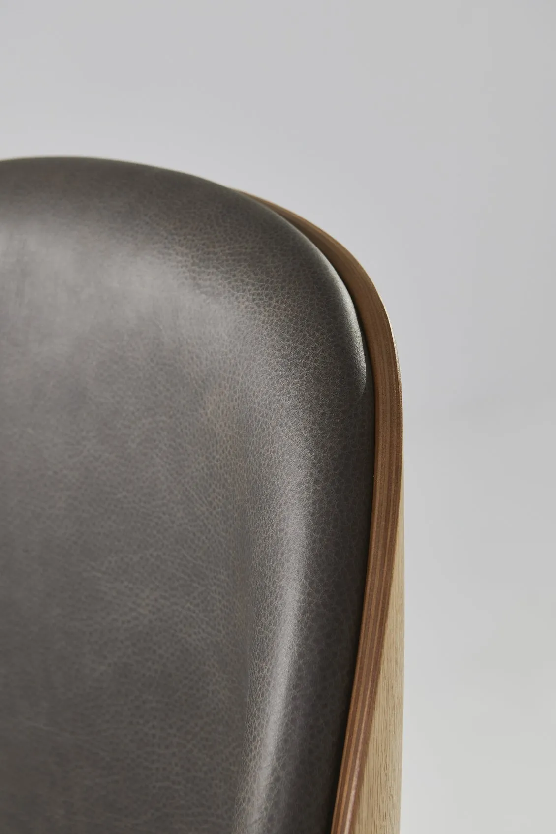 Beetle veneer conic base – Gubi.dk at Mesmetric