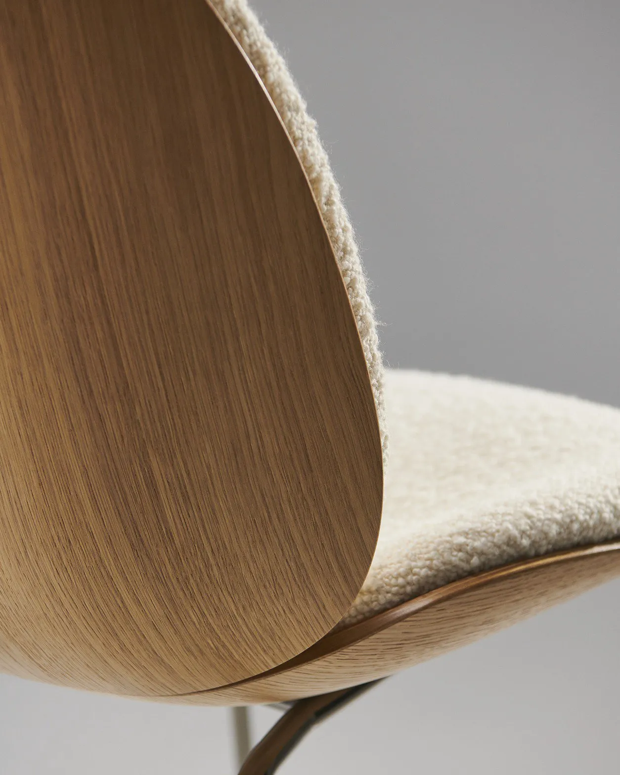 Beetle veneer conic base – Gubi.dk at Mesmetric