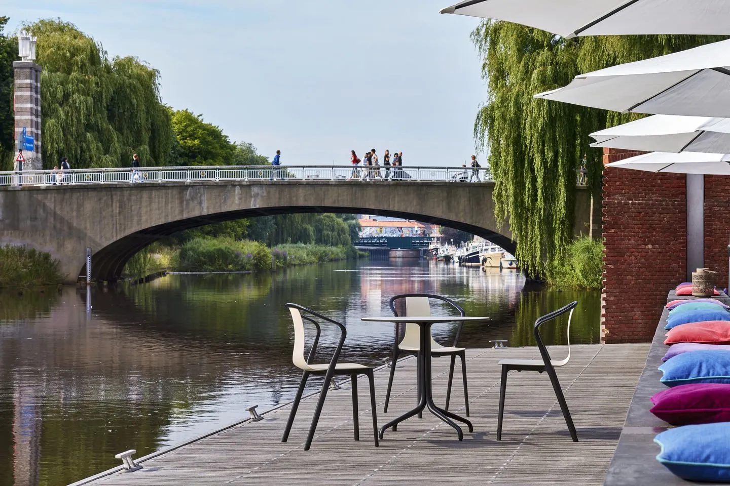 Belleville Armchair Plastic – Vitra at Mesmetric