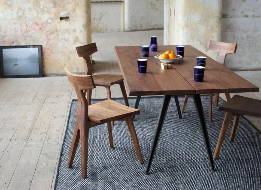 364 Welles Table - De La Espada w Mesmetric