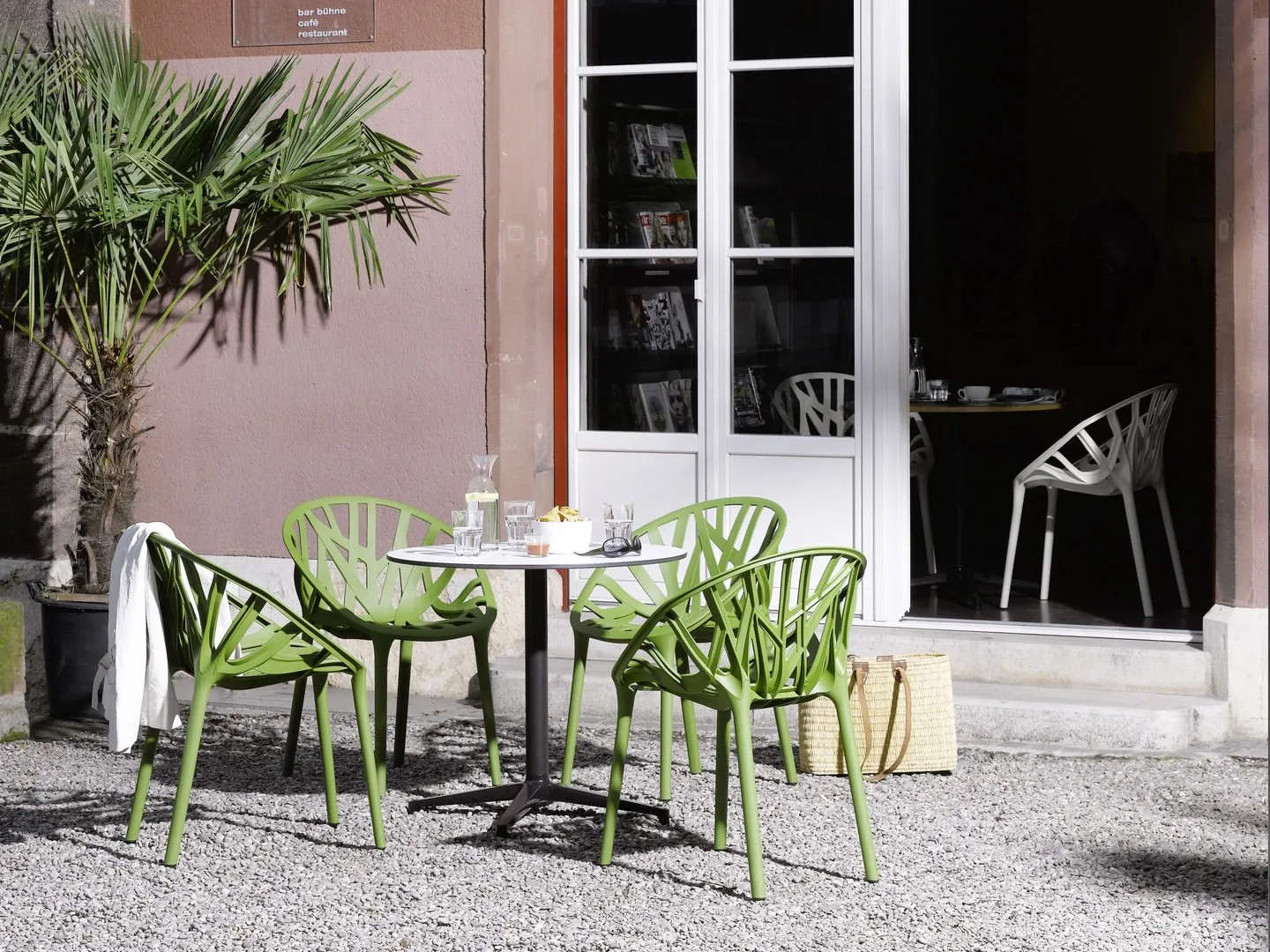 Bistro Round – Vitra at Mesmetric