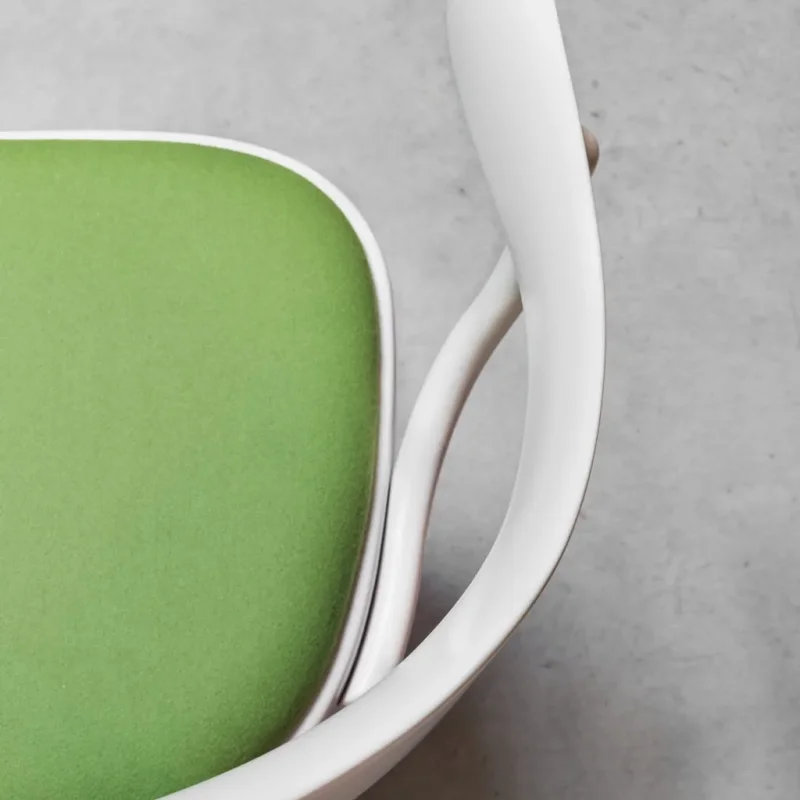Bistrotstuhl Upholstered Seat – Gebrüder Thonet Vienna at Mesmetric