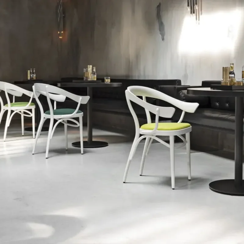 Bistrotstuhl Upholstered Seat – Gebrüder Thonet Vienna at Mesmetric