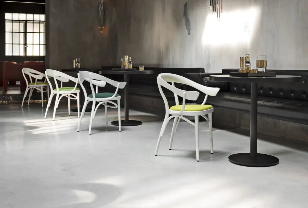 Bistrotstuhl Upholstered Seat – Gebrüder Thonet Vienna at Mesmetric
