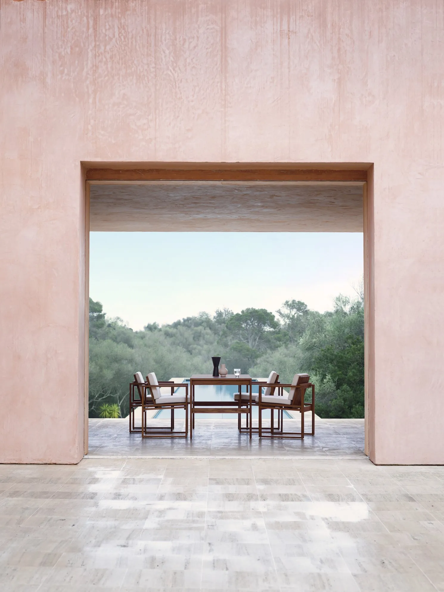 BK10 Dining Indoor-Outdoor - Carl Hansen w Mesmetric