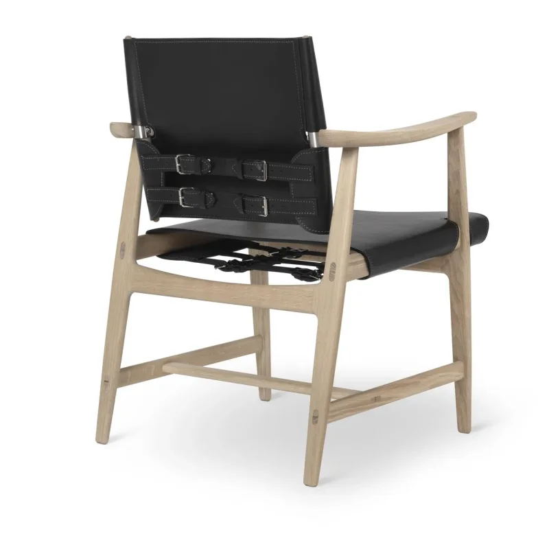 BM1106 Huntsman Chair