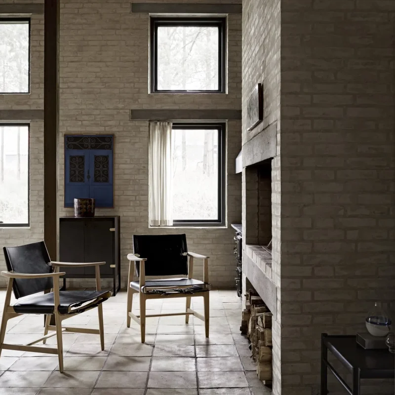 BM1106 Huntsman Chair