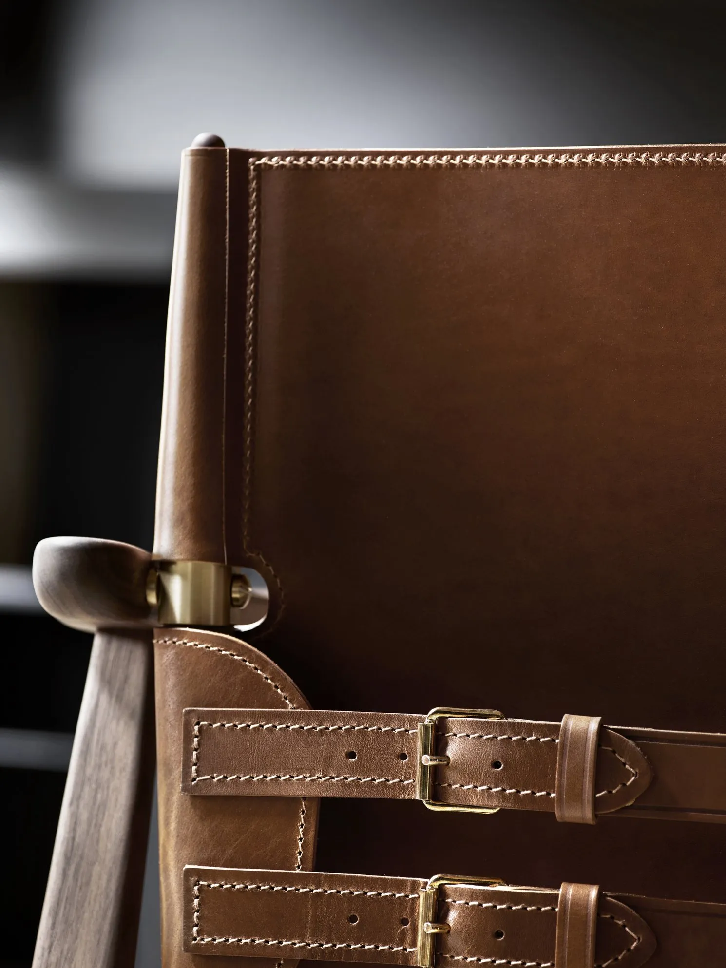 BM1106 Huntsman Chair