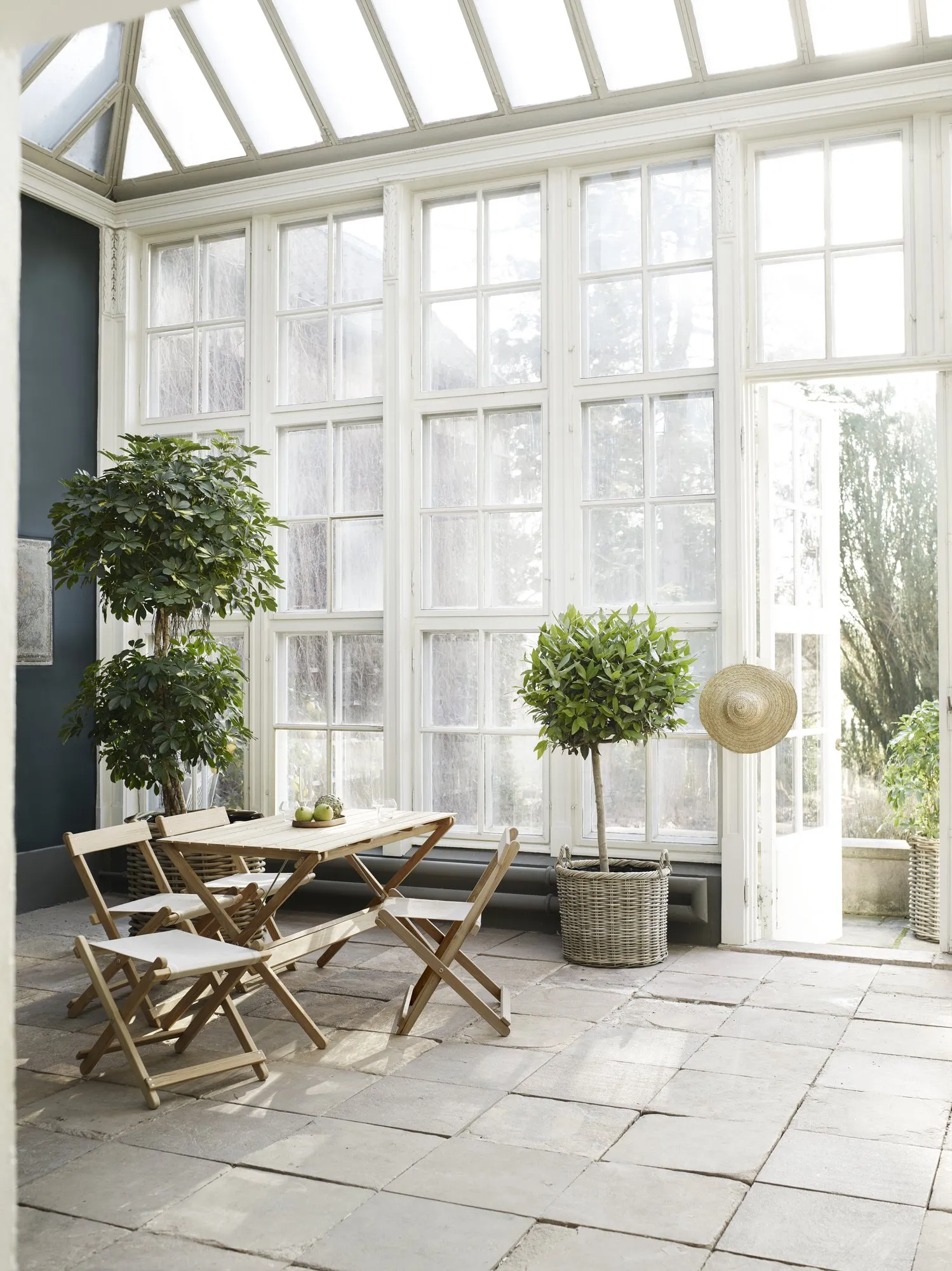 BM5768 Outdoor – Carl Hansen at Mesmetric