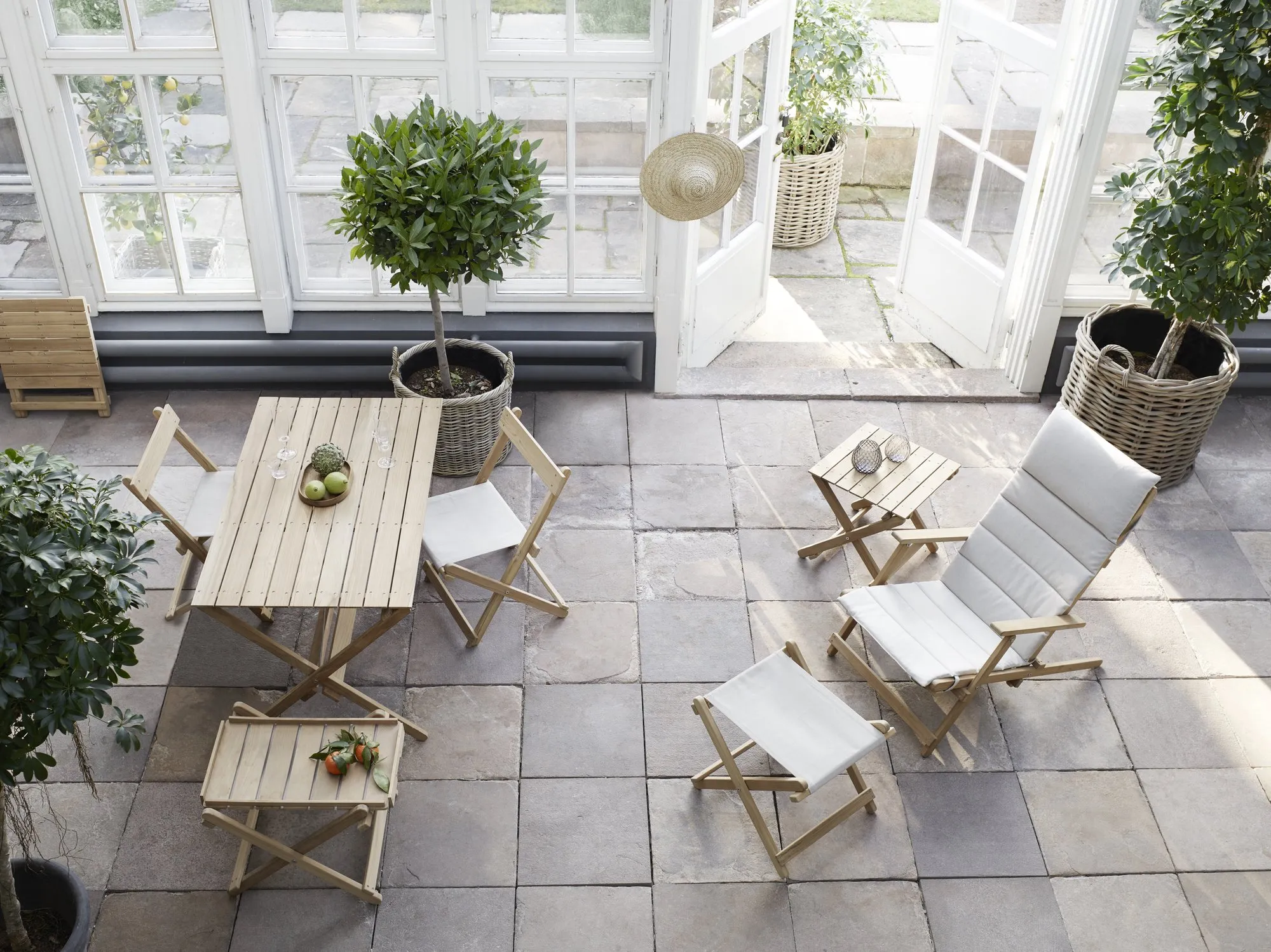 BM5768 Outdoor – Carl Hansen at Mesmetric