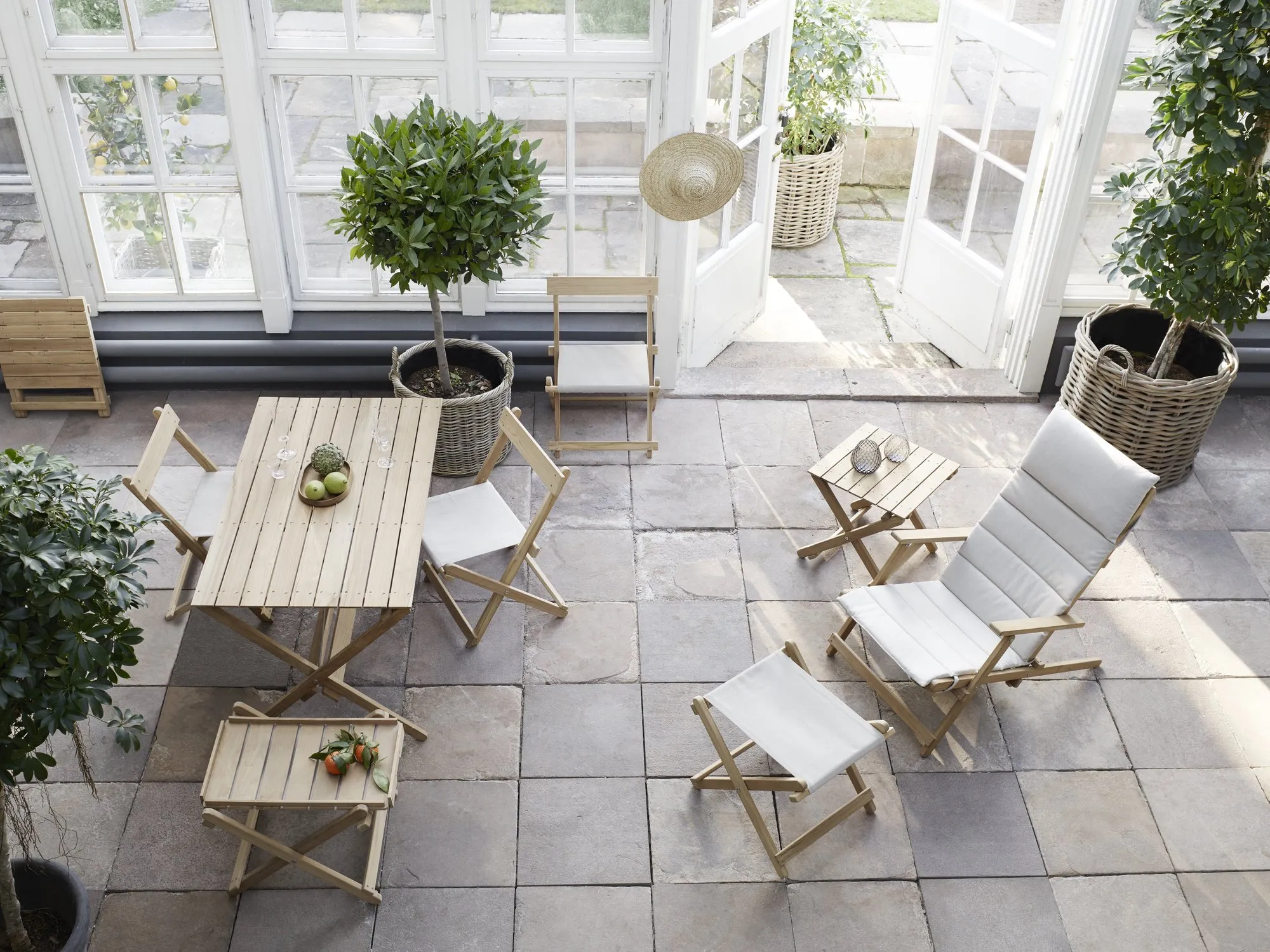 BM5768 Outdoor – Carl Hansen at Mesmetric