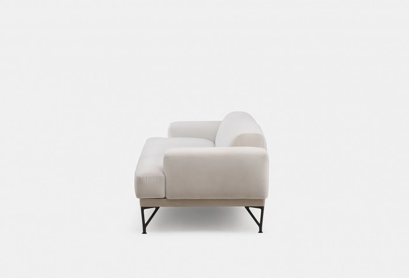 386 Armstrong Sofa – De La Espada at Mesmetric