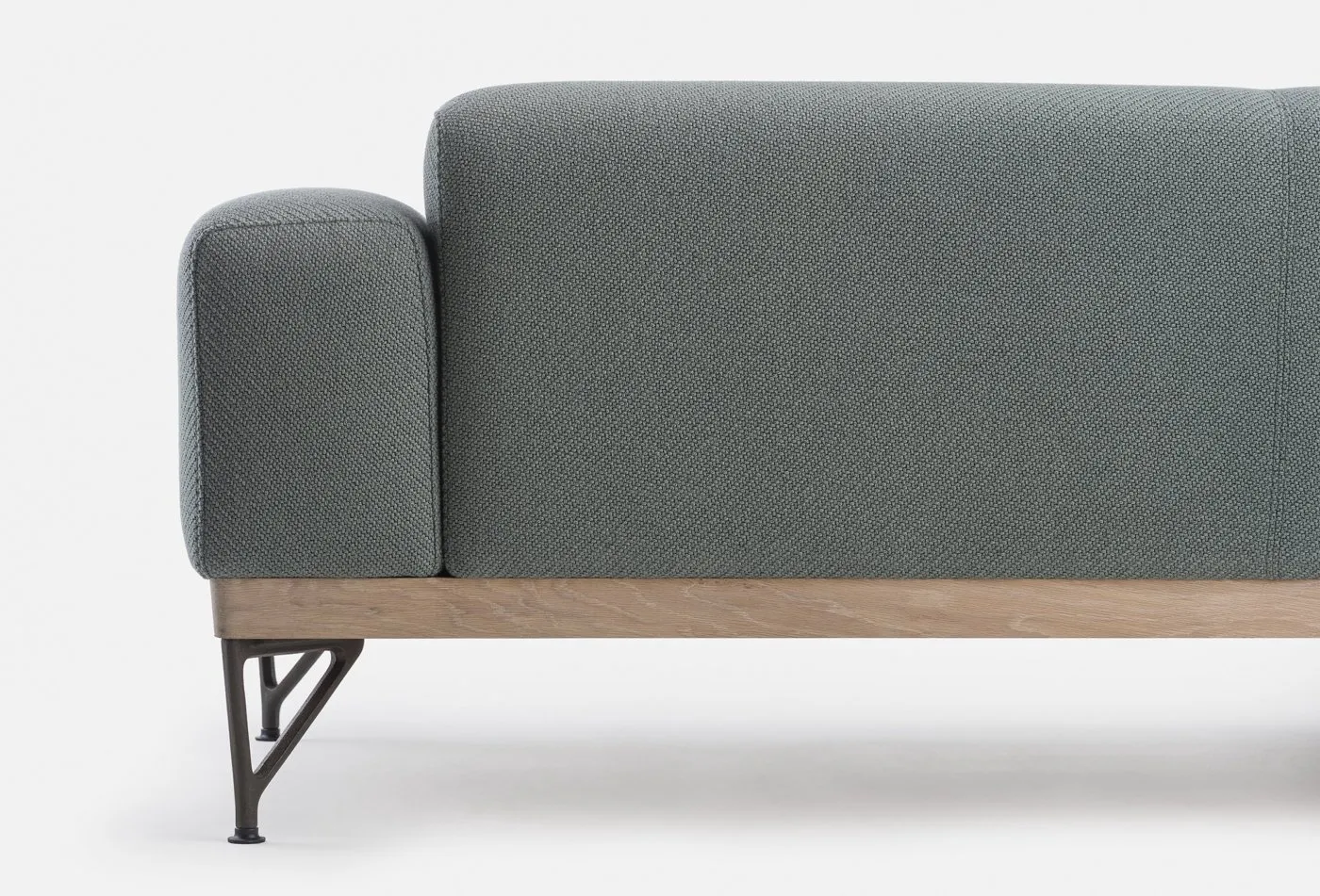 386 Armstrong Sofa – De La Espada at Mesmetric