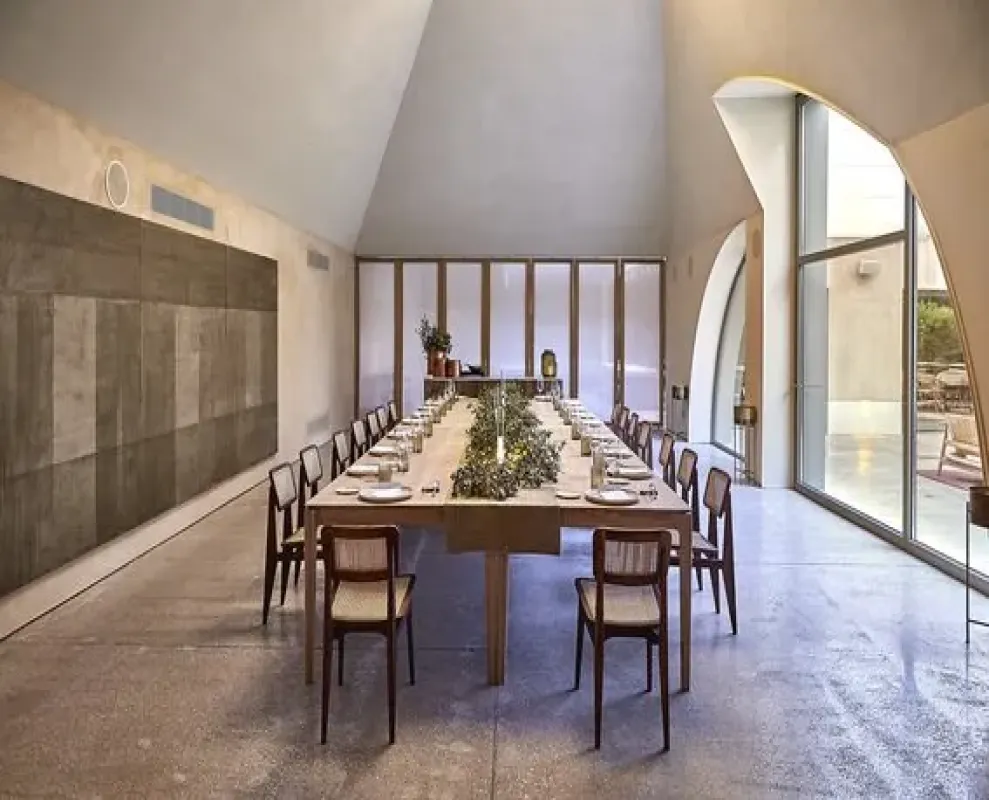 C-chair dining