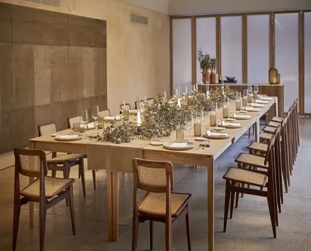 C-chair dining