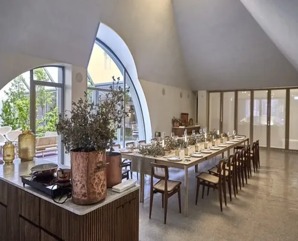 C-chair dining