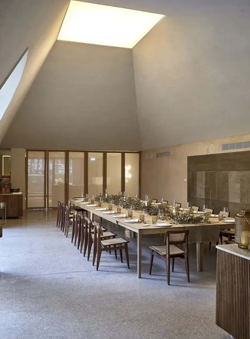C-chair dining
