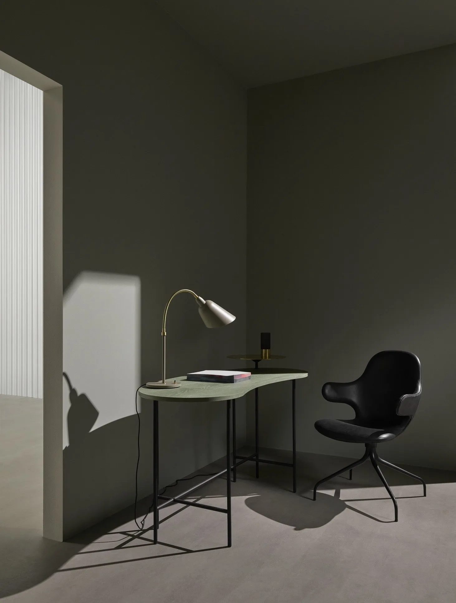 Catch Chair Swivel JH2 – & Tradition at Mesmetric