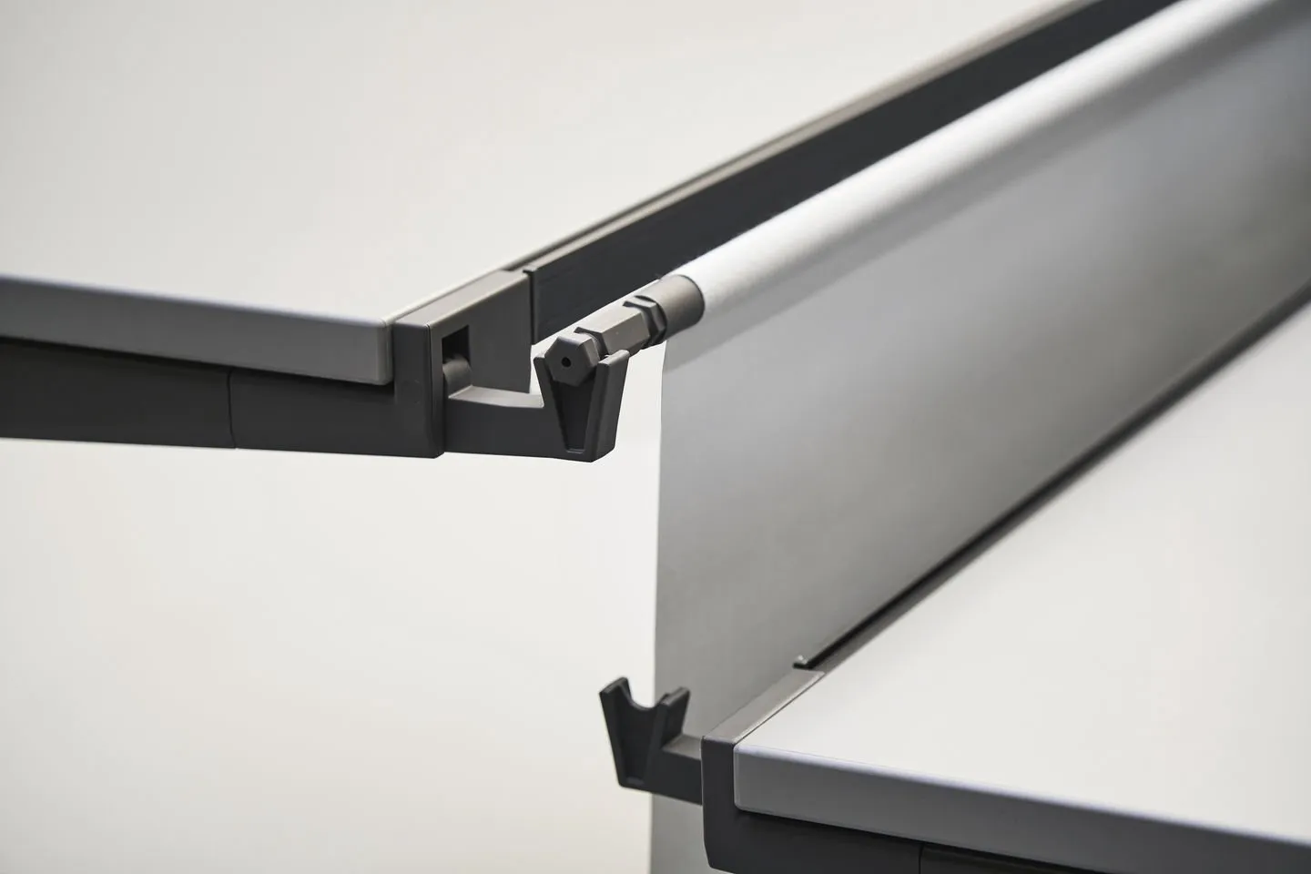 CDS Sit-Stand Cluster - Vitra w Mesmetric