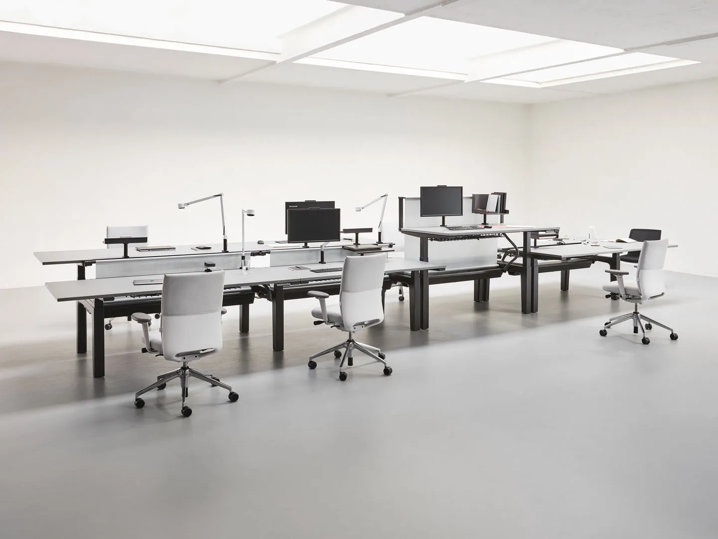 CDS Sit-Stand Cluster - Vitra w Mesmetric