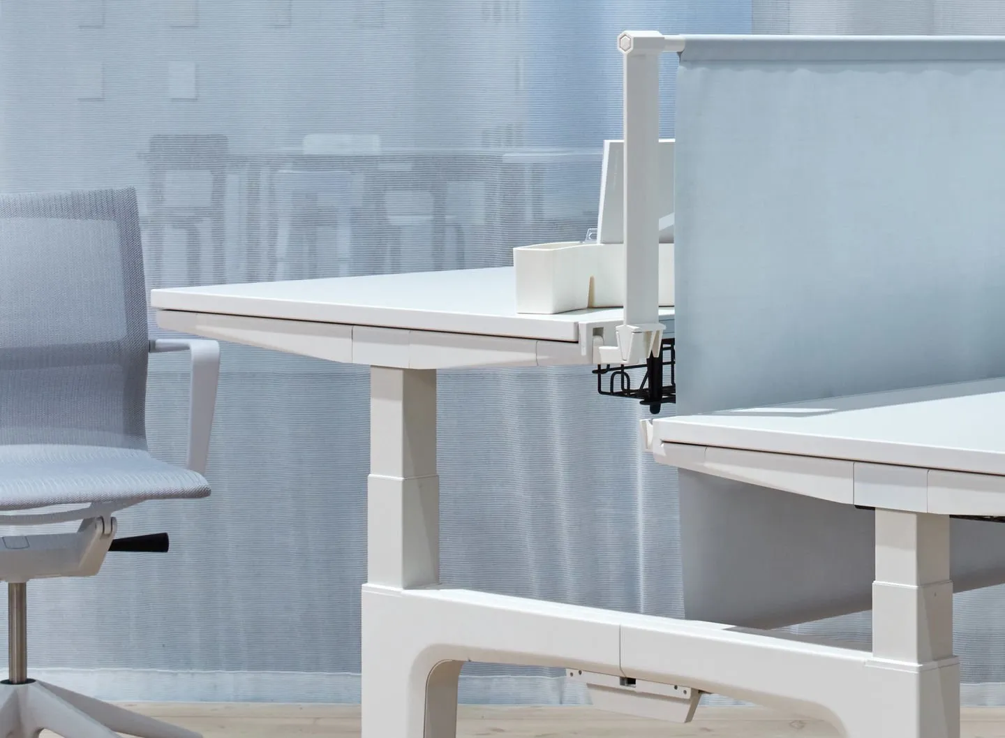 CDS Sit-Stand Cluster - Vitra w Mesmetric