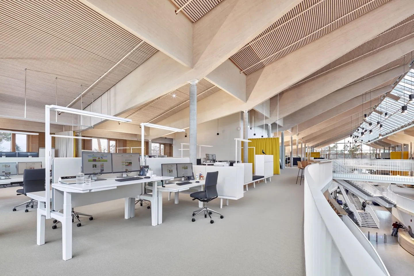 CDS Sit-Stand Cluster - Vitra w Mesmetric