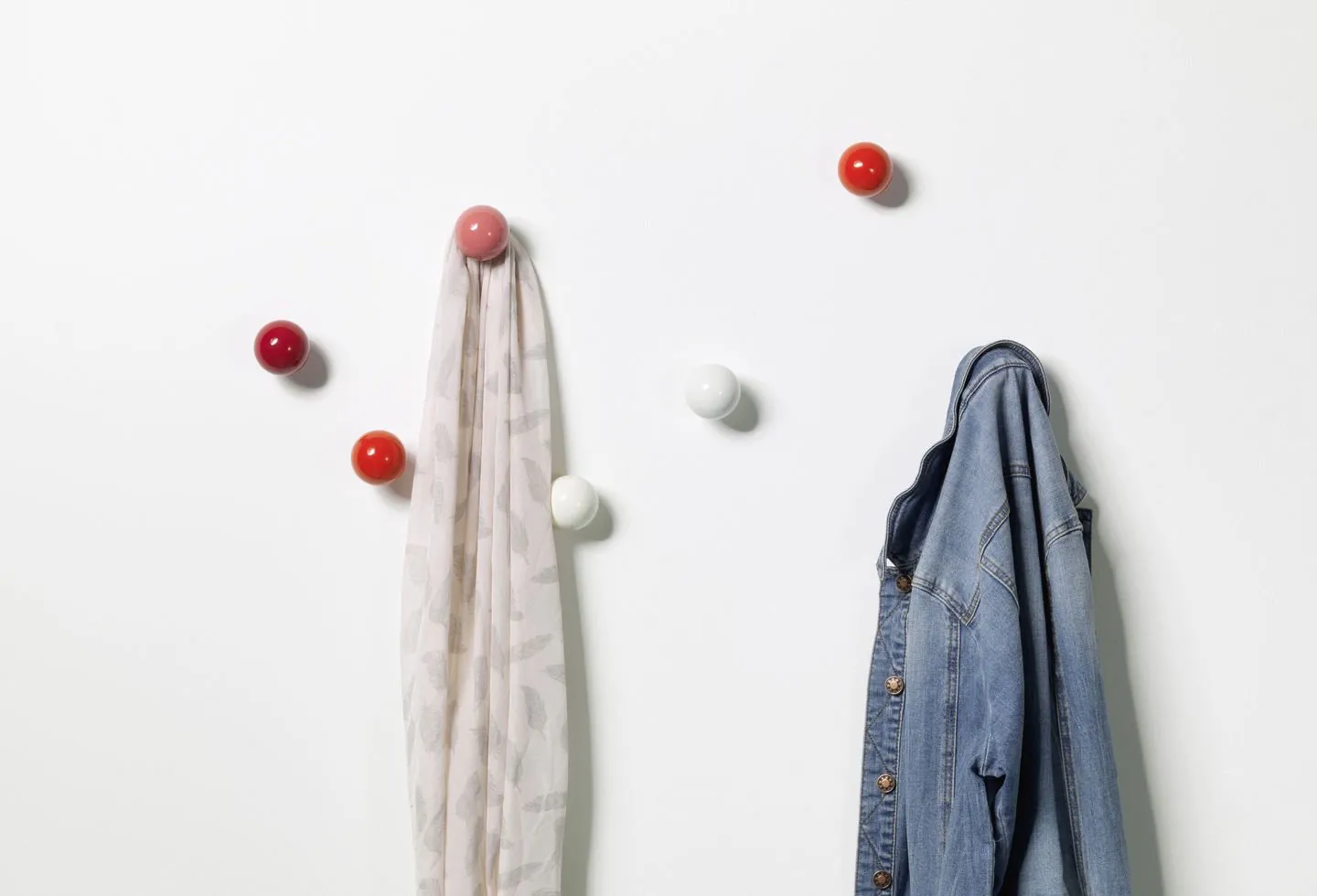 Coat Dots White – Vitra at Mesmetric
