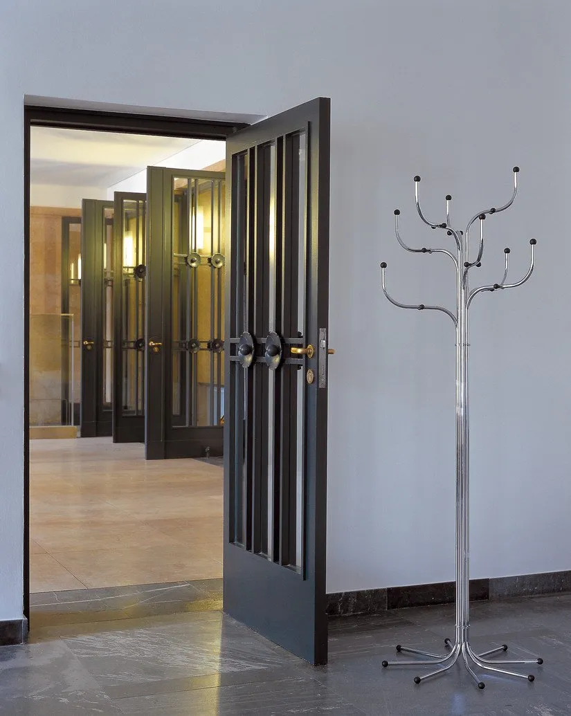 Coat Tree - Fritz Hansen w Mesmetric
