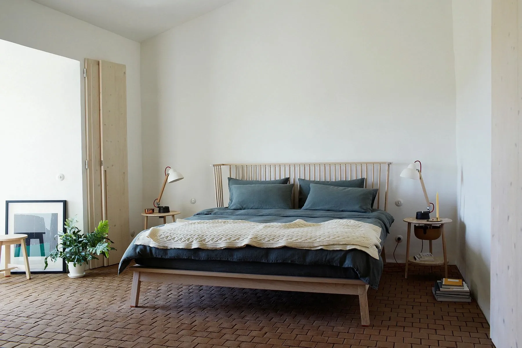 453 Companions Bedside – De La Espada at Mesmetric