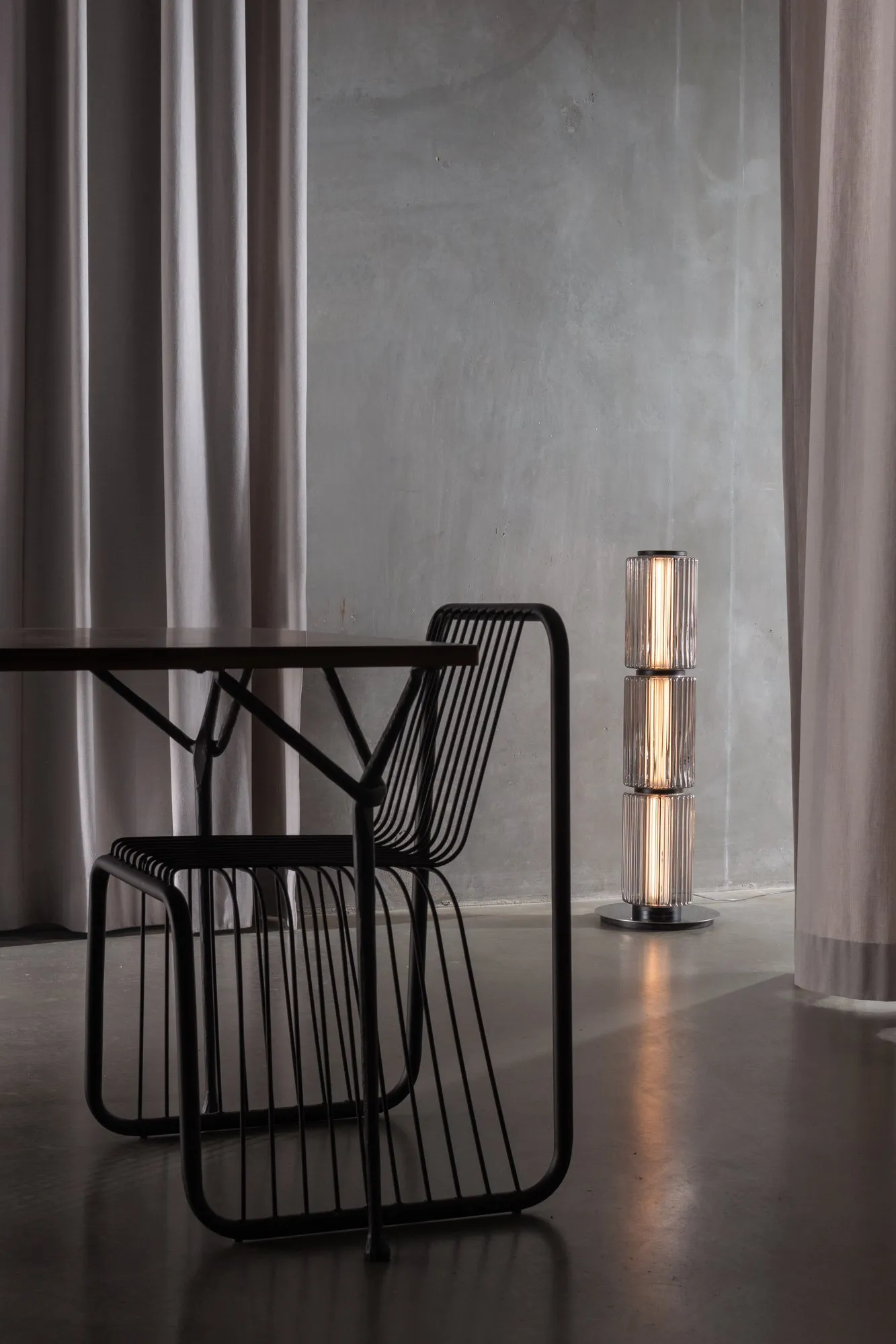 Column Floor - A-n-d w Mesmetric