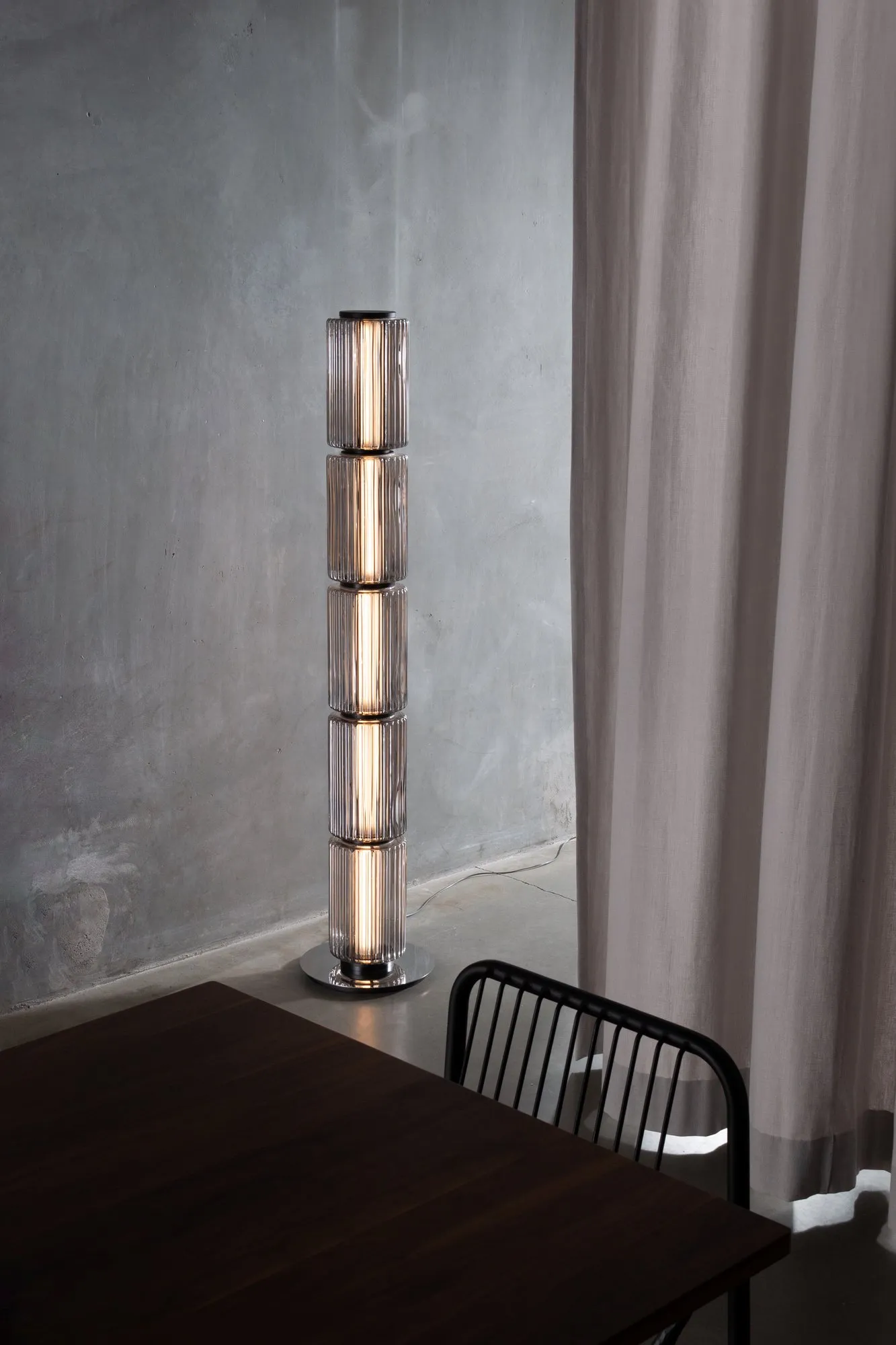 Column Floor - A-n-d w Mesmetric
