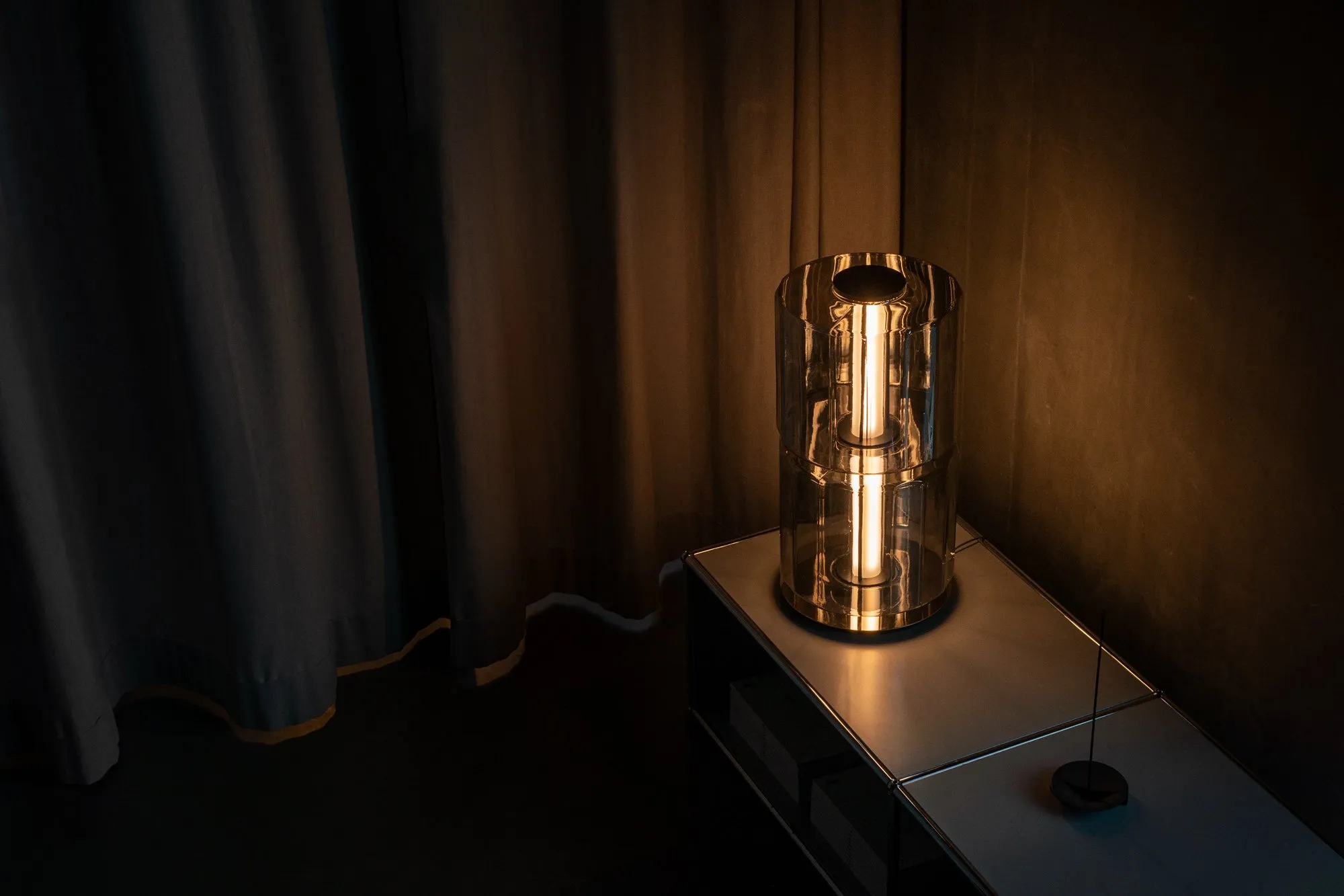 Column Table - A-n-d w Mesmetric