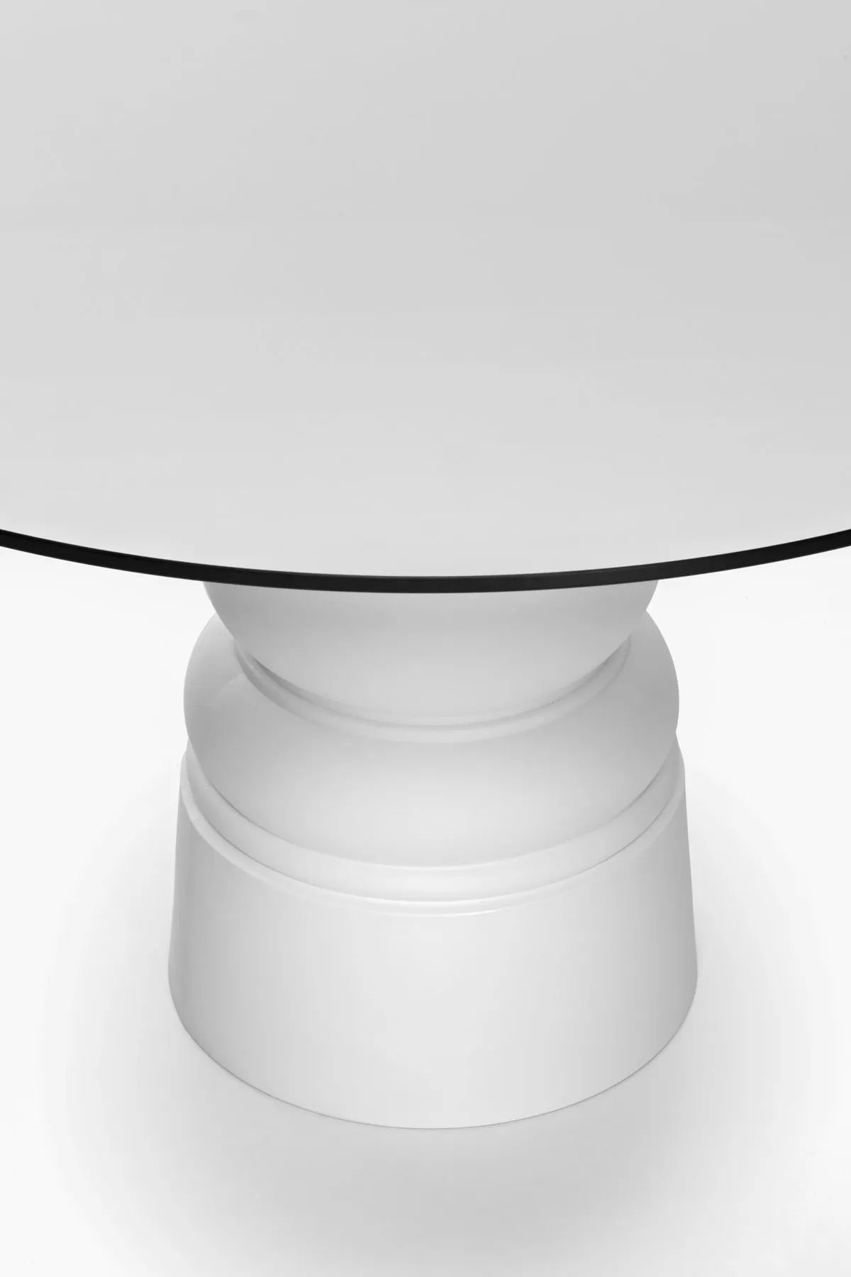 Container New Antiques – Moooi at Mesmetric