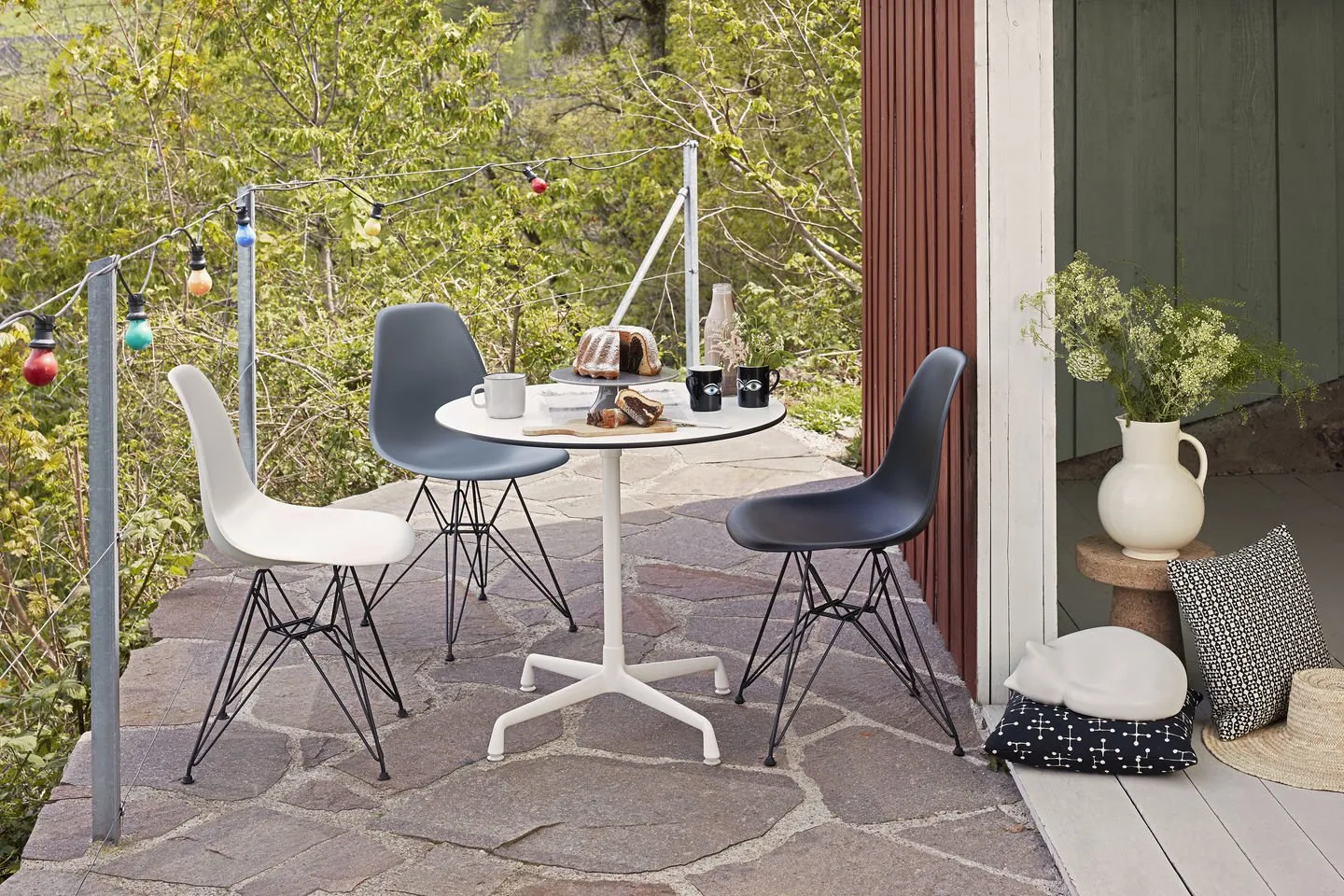 Eames Contract Table Round - Vitra w Mesmetric