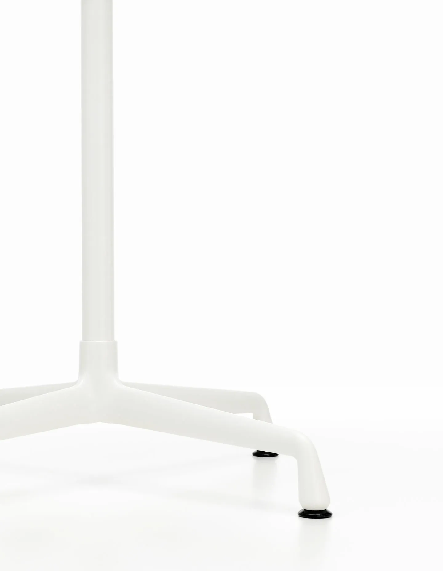 Eames Contract Table Round - Vitra w Mesmetric