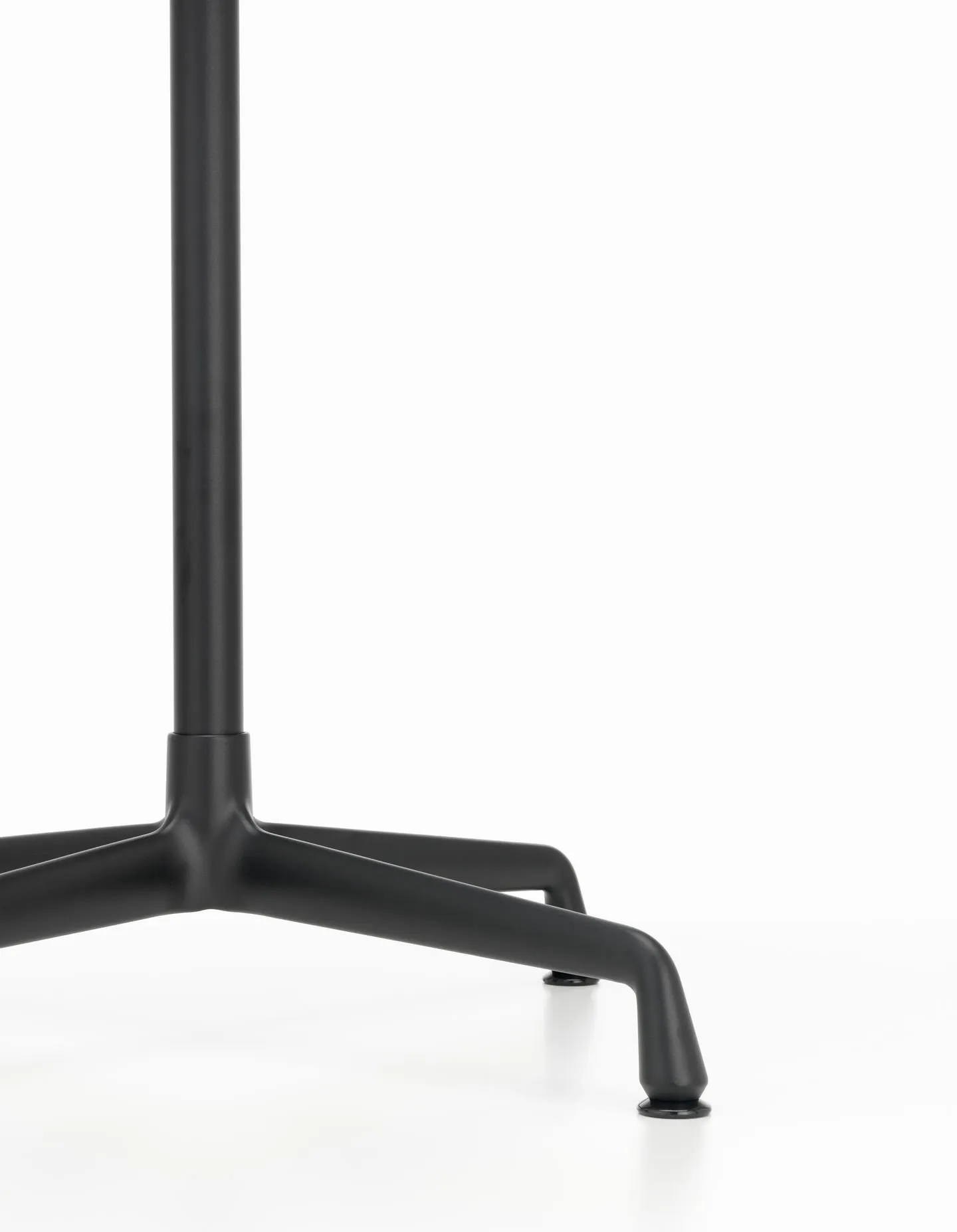 Eames Contract Table Round - Vitra w Mesmetric