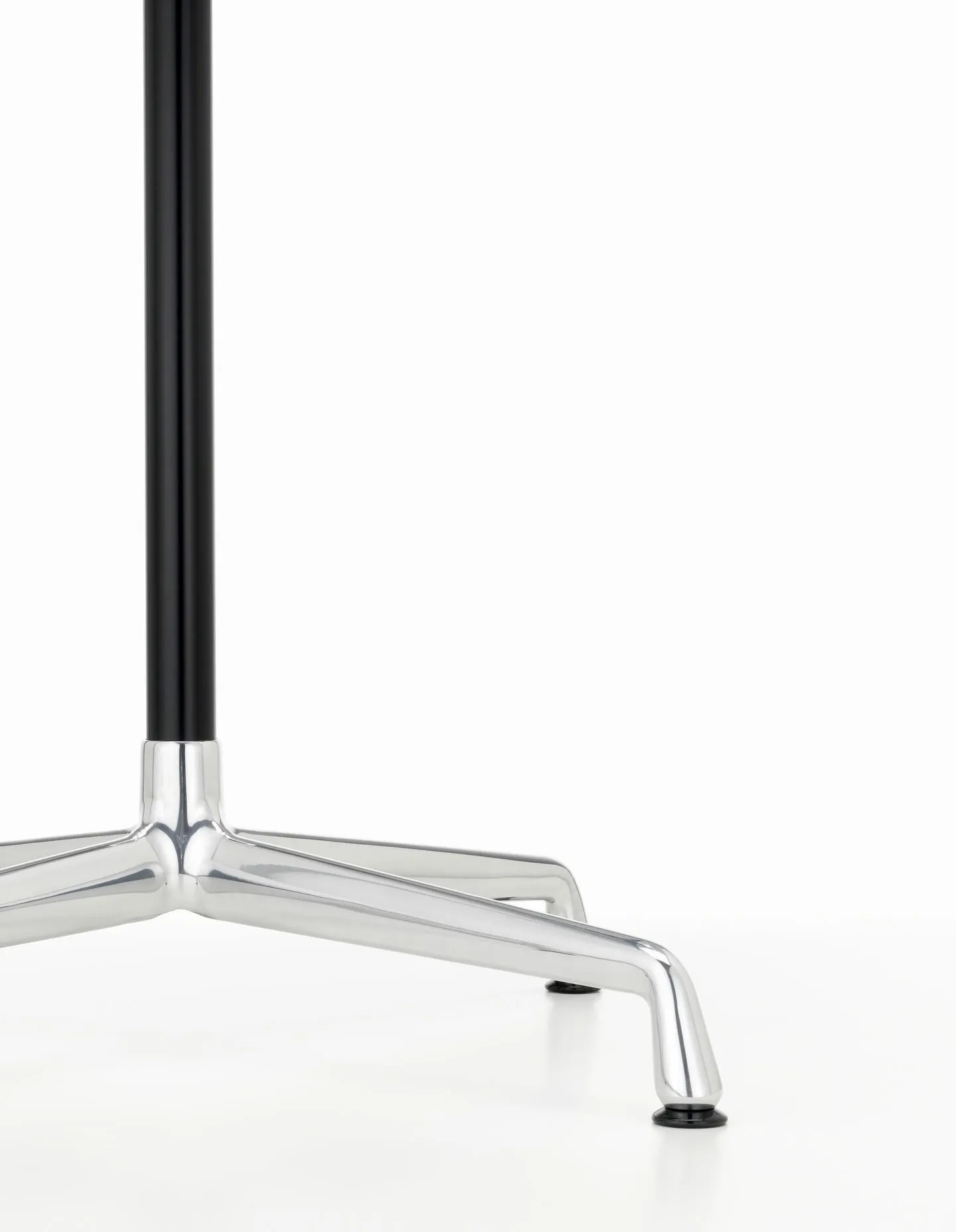 Eames Contract Table Round - Vitra w Mesmetric