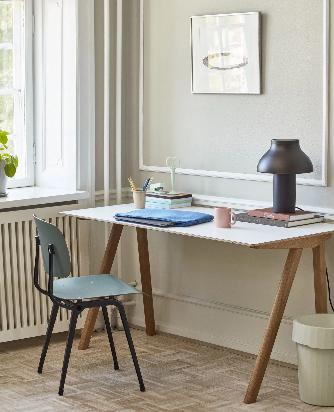 Copenhague Desk CPH 90 - Hay w Mesmetric