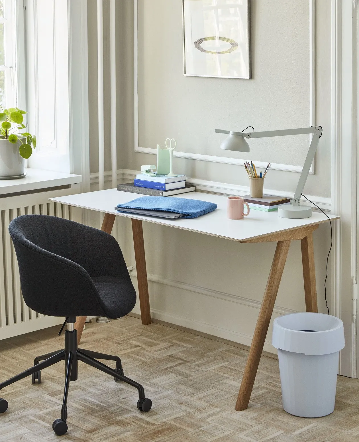 Copenhague Desk CPH 90 - Hay w Mesmetric